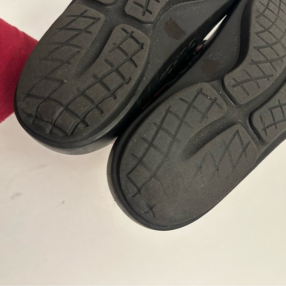 Oofos WOMEN'S OOLALA LUXE SANDAL - LATTE
Size 9.0 - Picture 9 of 12